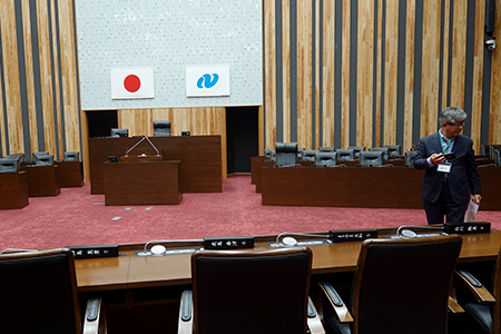 県議会議場