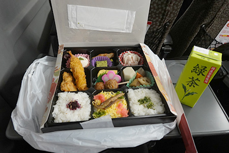 電車内で昼食